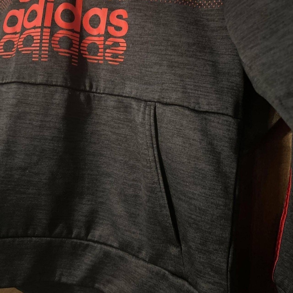 Adidas‎ Boys Small 8 Hoodie Charcoal Grey Red Gradient Logo 3 Stripe Pullover - Picture 5 of 6